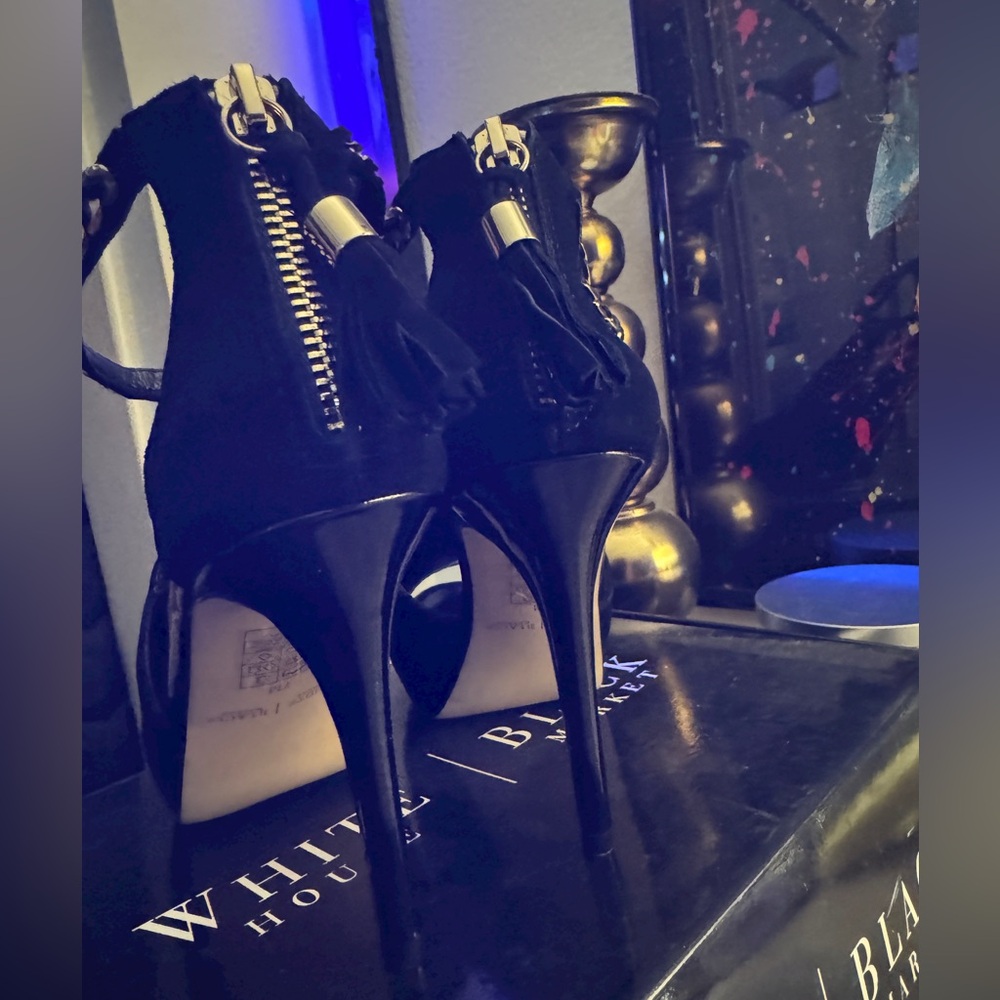 WHITEHOUSEBLACKMARKET ADONIA HEELS